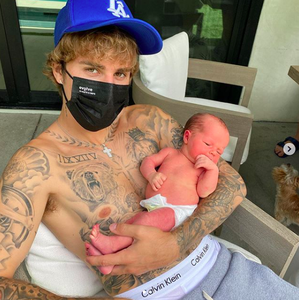 Justin Bieber met his newborn niece Iris over the weekend 