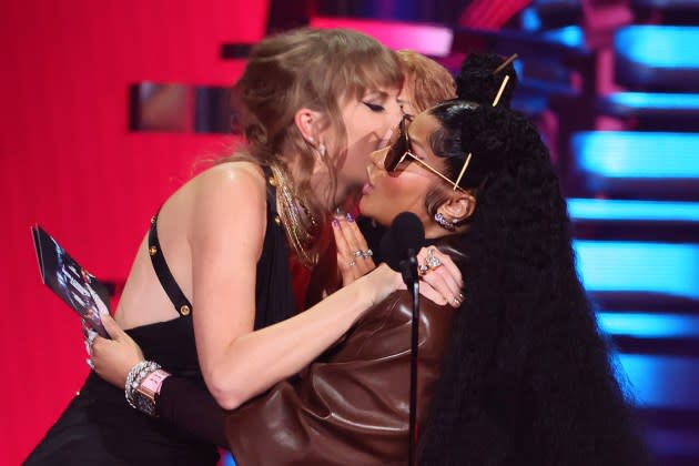 Taylor Swift Calls Nicki Minaj Her 'Favorite Sagittarius' During 2023 MTV  VMAs Acceptance Speech