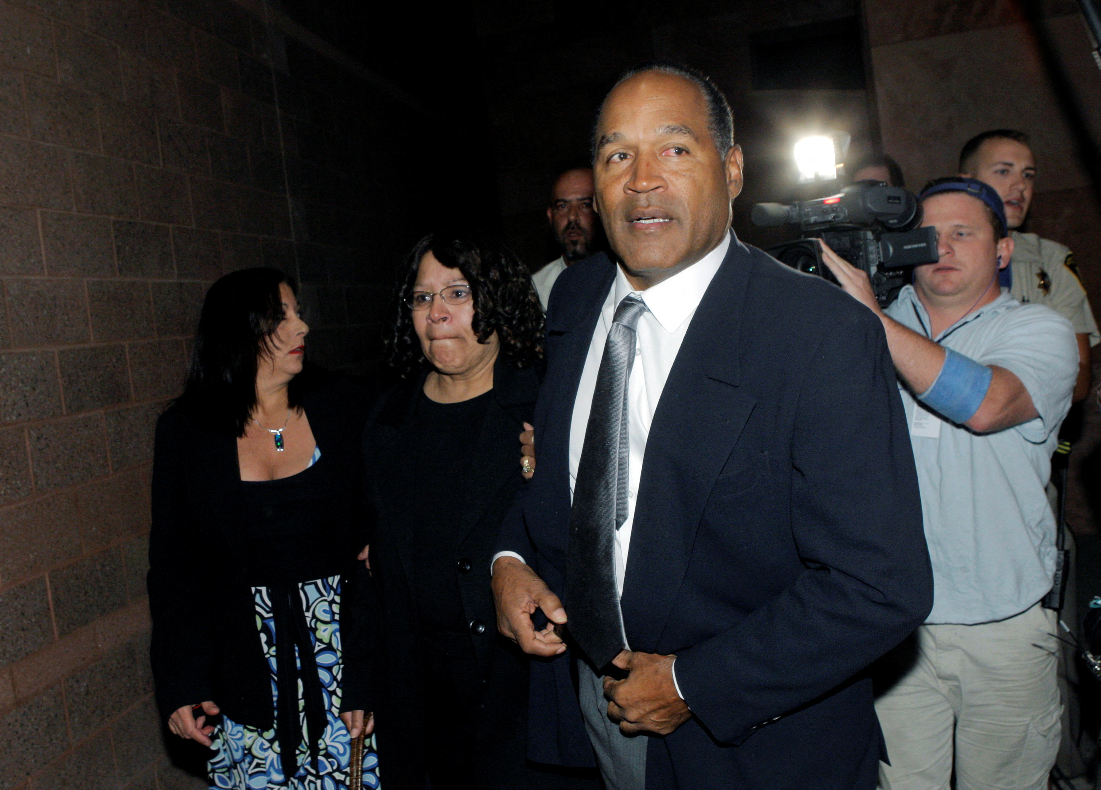 OJ Simpson and his sister arriving to court in 2008.