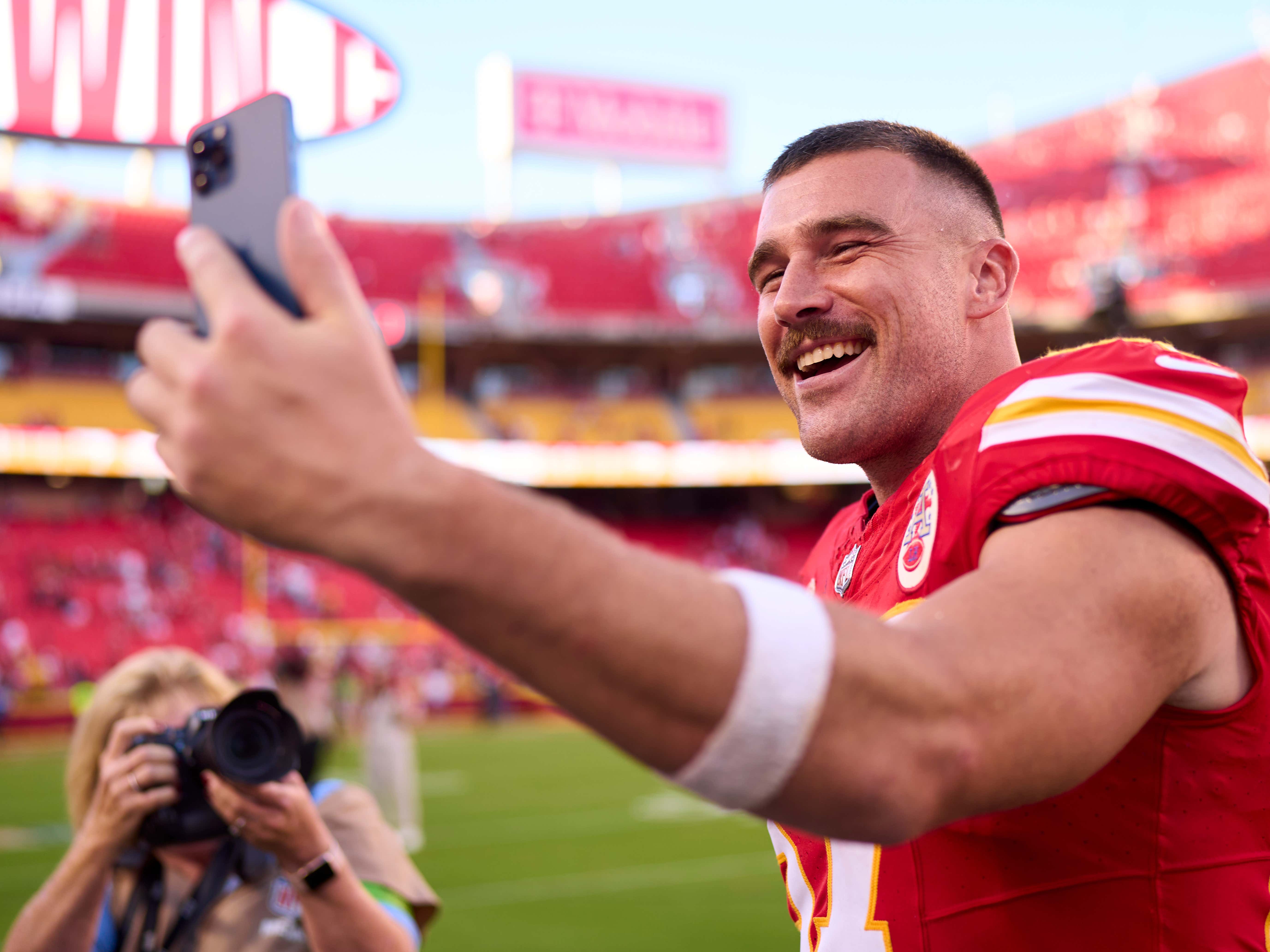 Travis Kelce Will Be Hosting The Reboot of "Are You Smarter Than A Fifth  Grader" In Maybe The Perfect Casting Of All Time | Barstool Sports