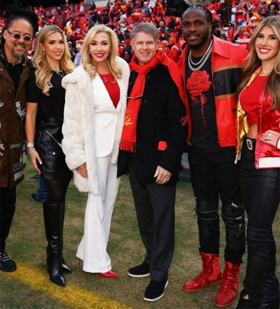 The Hunt family also posed for a photo on the sidelines with former running back Jamaal Charles (second from right).