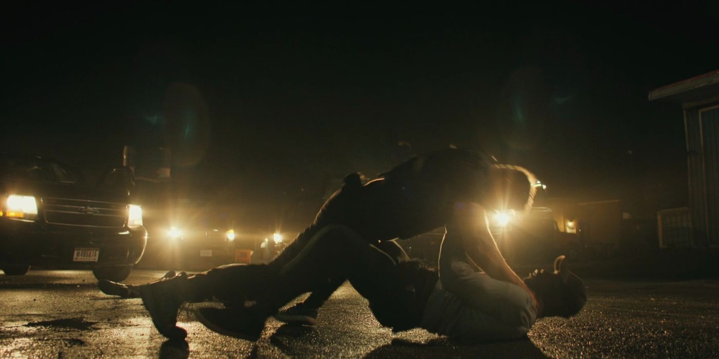 Jack Reacher pinning a man on the ground in Reacher.