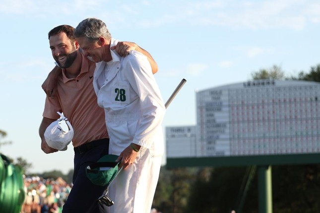 Caddie của Scottie Scheffler kiếm tiền nhiều hơn Rory McIlroy từ đầu năm ảnh 2