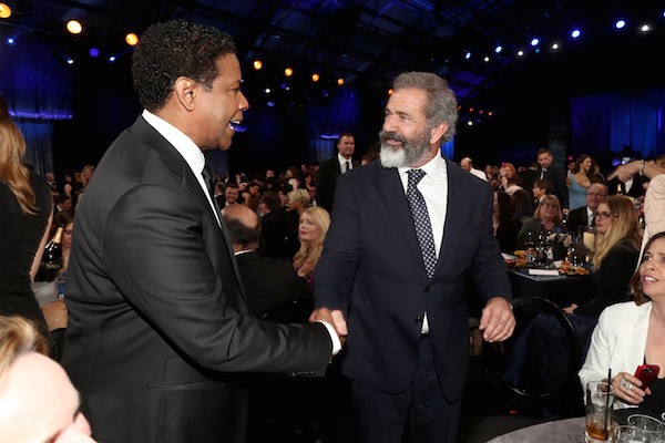 Tá cheinho, hein?" Denzel Washington manda Mel Gibson fazer academia em  banquete de indicados ao Oscar - Monet | Filmes