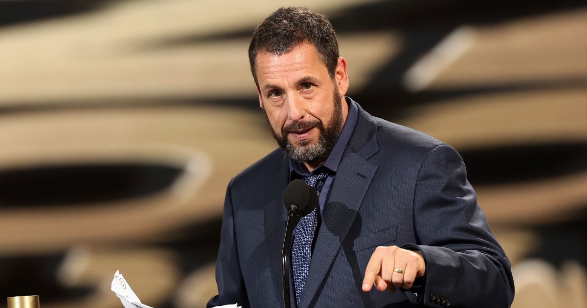 Adam Sandler Cracks Up During People's Choice Awards Speech