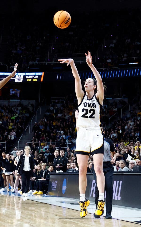 Clark shoots against LSU in the second quarter in the finals of the Albany Regional in the 2024 NCAA Tournament.