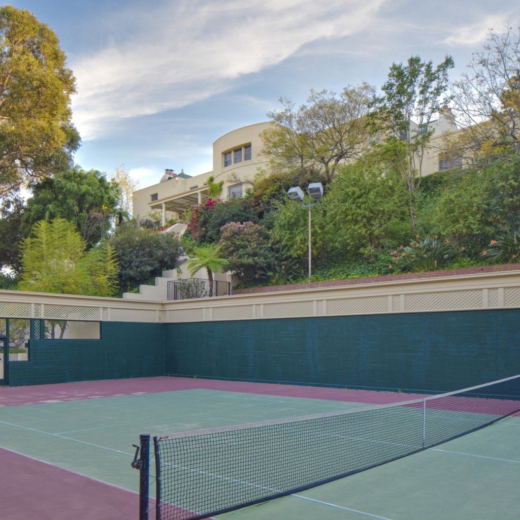 Taylor Swift’s $25 Million Samuel Goldwyn Estate in Beverly Hills, California - News