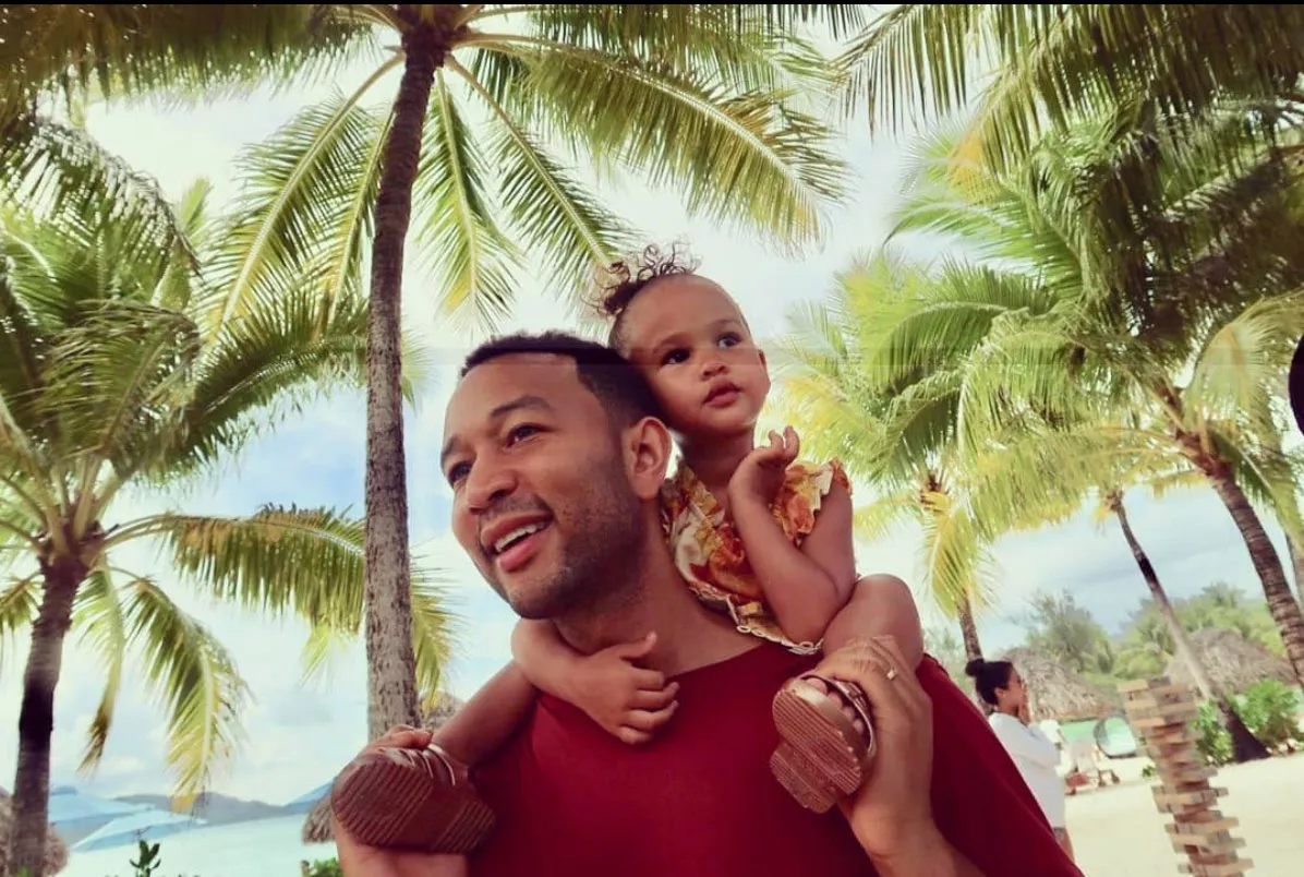 john-legend-luna-vacation.jpg