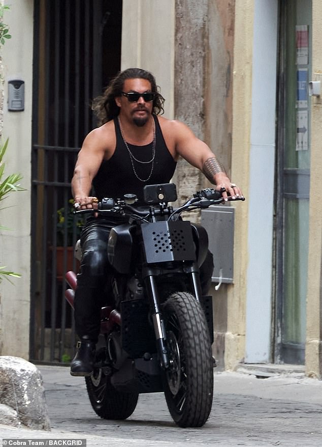 Jason Momoa flaunts his muscular frame as he amps up the pace on a Harley Davidson | Daily Mail Online