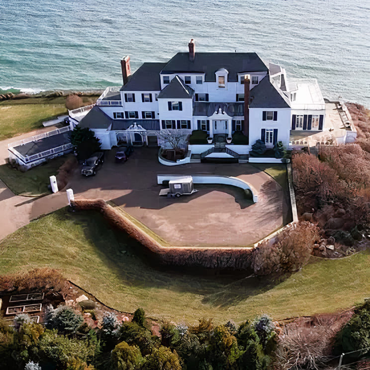 Taylor Swift's $17M home in Rhode Island shows her incredible success, as she is now a Billionaire! - News