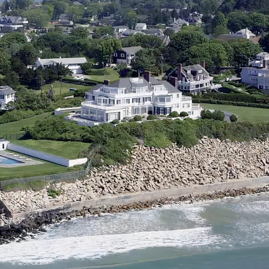 Taylor Swift's $17M home in Rhode Island shows her incredible success, as she is now a Billionaire! - News