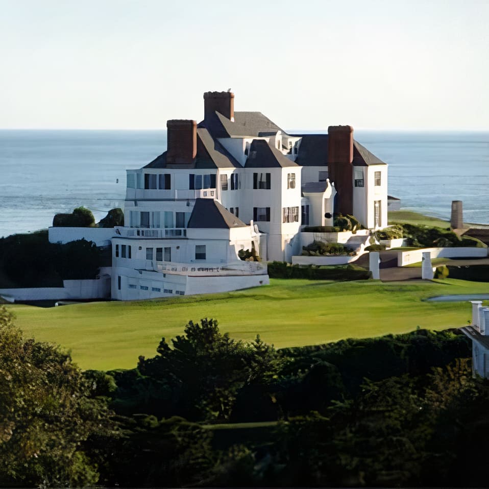 Taylor Swift's $17M home in Rhode Island shows her incredible success, as she is now a Billionaire! - News