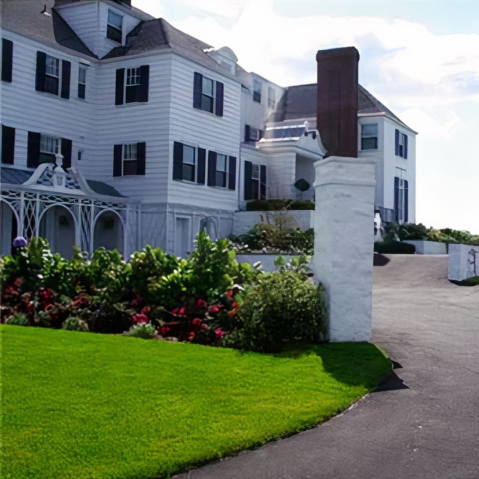 Taylor Swift's $17M home in Rhode Island shows her incredible success, as she is now a Billionaire! - News