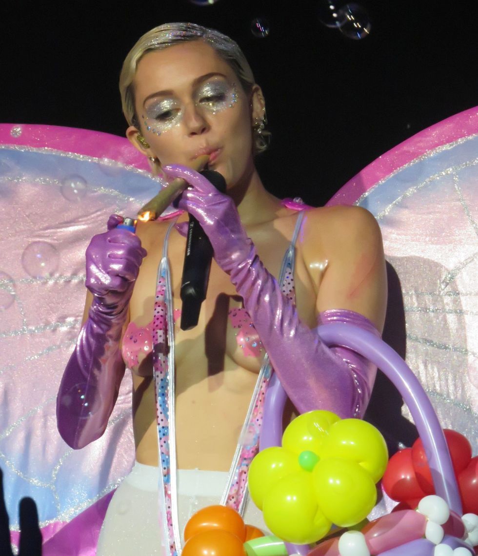 Miley Cyrus Shines Onstage with New Song