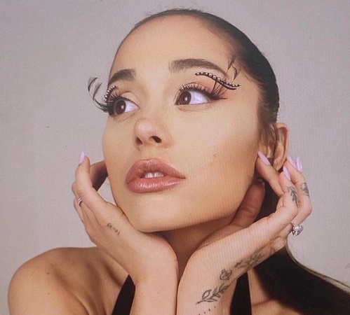 Ariana Grande Beautiful Eye Makeup