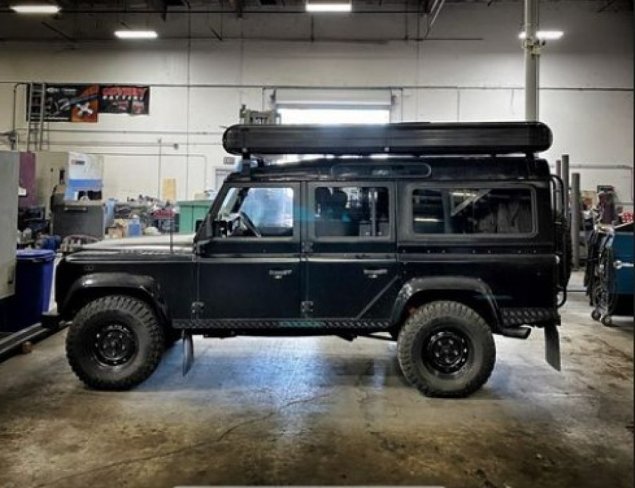 'Aquaman' Jason Momoa's car collection: Unbelievably modest - Photo 3.