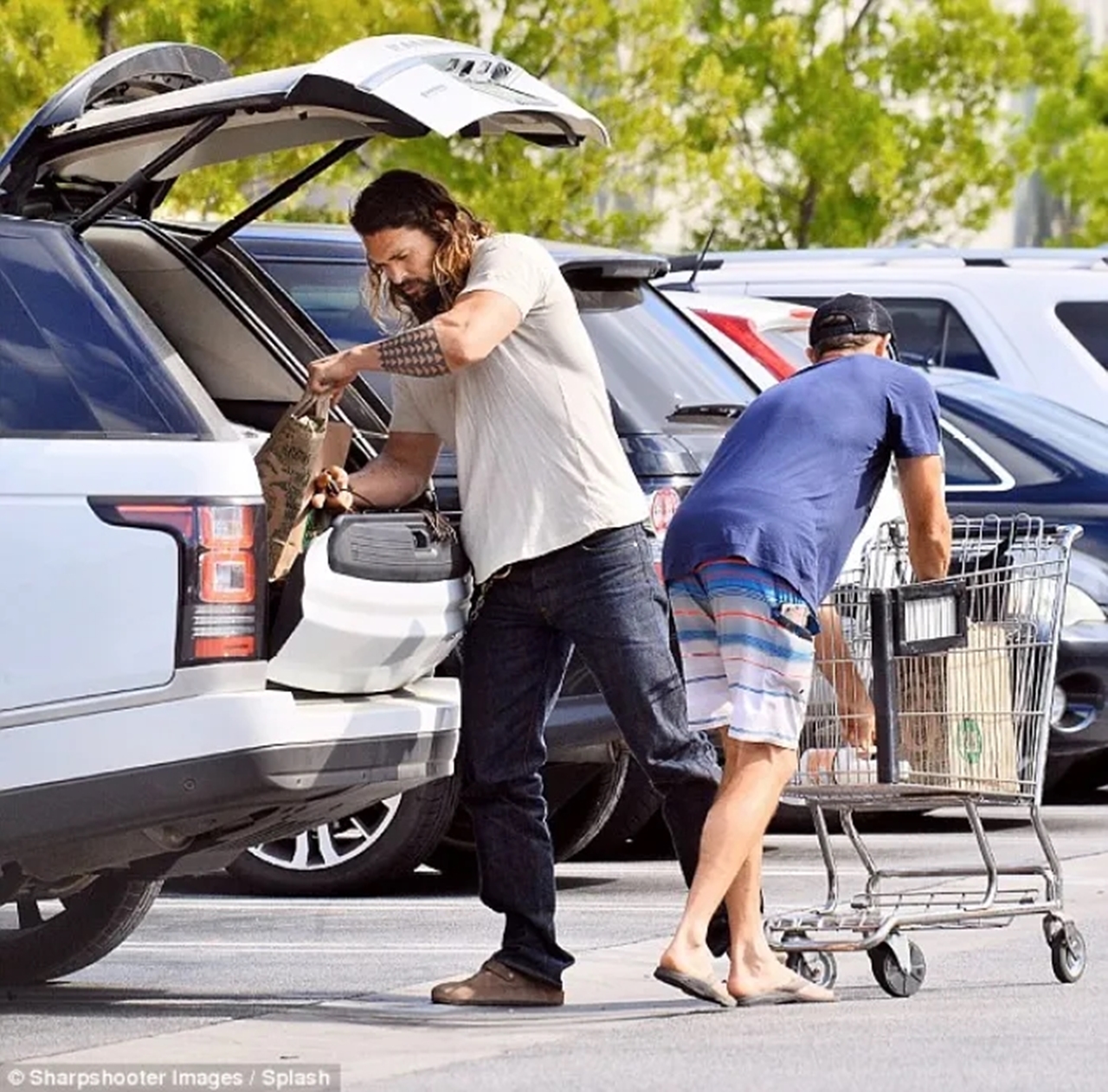 'Aquaman' Jason Momoa's car collection: Unbelievably modest - Photo 8.