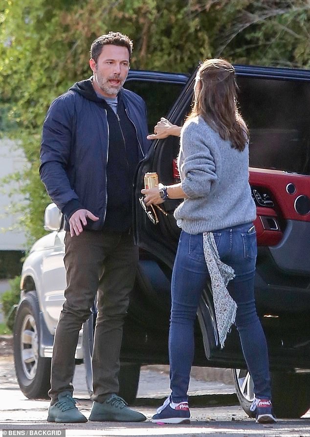 What went wrong? Jen and Ben appeared to be in a heated argument on Friday (pictured) after spending Thanksgiving and Wednesday together