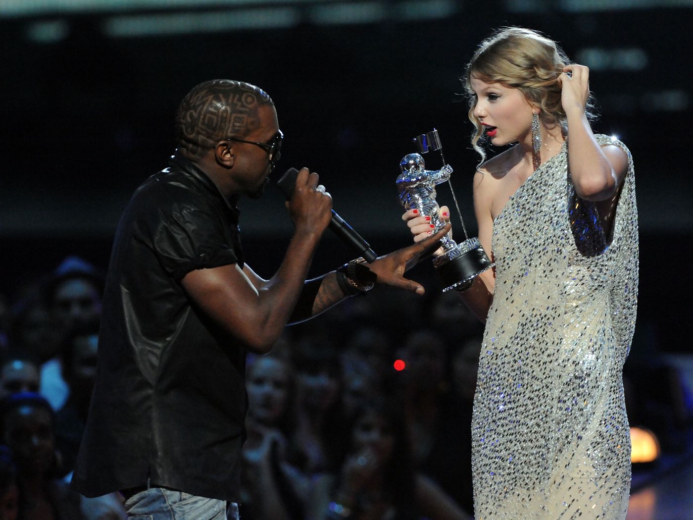 The Taylor Swift-Kanye West 2009 VMAs scandal is an American morality tale - Vox