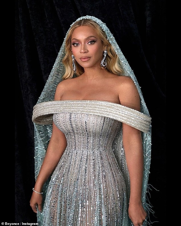 Ong chúa Beyoncé gây ấn tượng với bộ trang phục đính đá quý lộng lẫy - Ảnh 4.