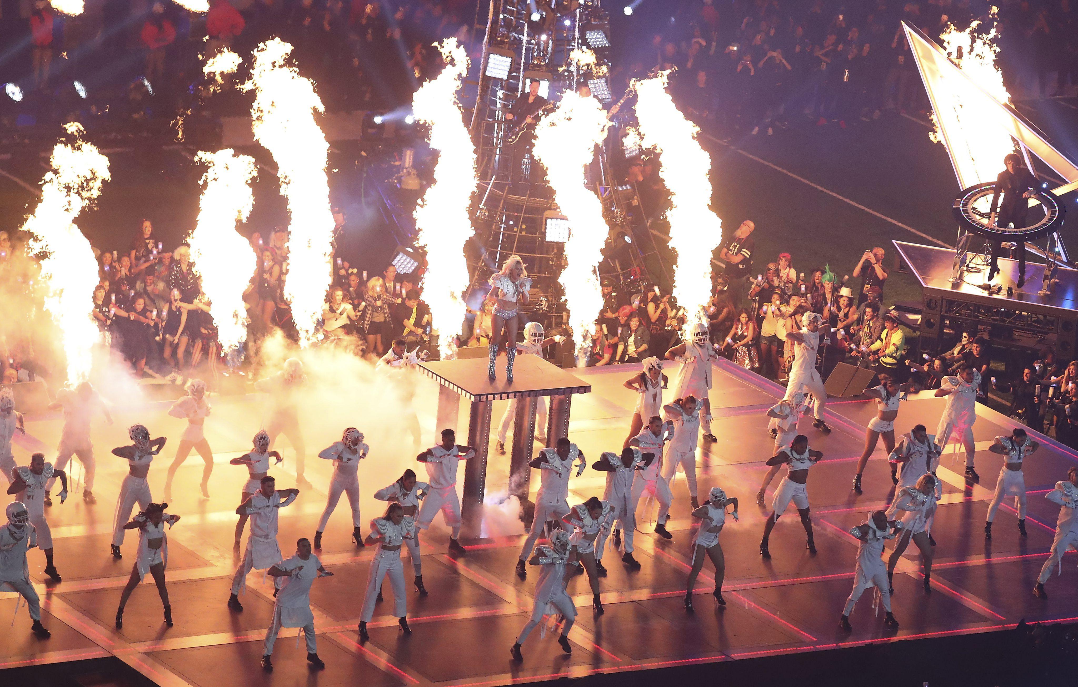  Lady Gaga thrilled the audience with her dance routines