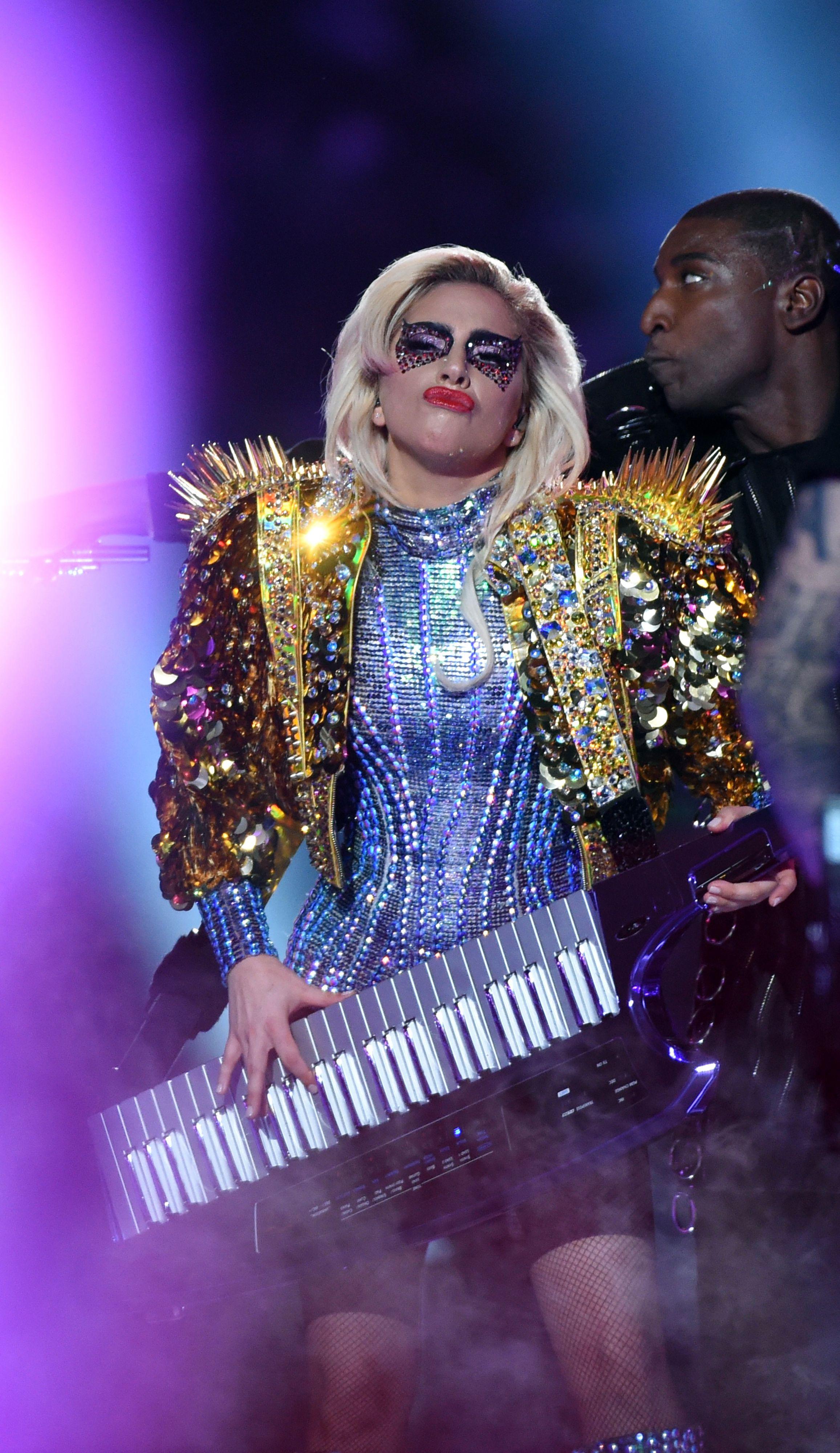  Lady Gaga showed off her musical talents with a keyboard