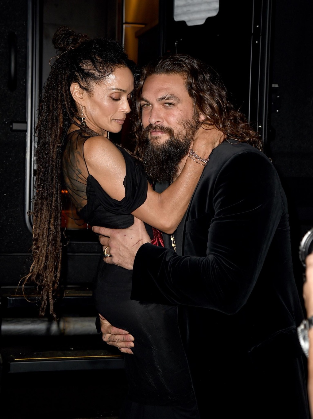 Actor Jason Momoa likes to live a nomadic life and dress... naked - 2