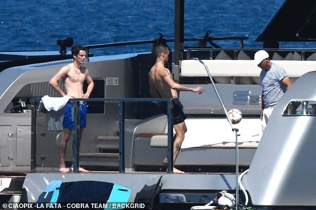 Cruz and Romeo also enjoyed a game of football while hanging out on the boat