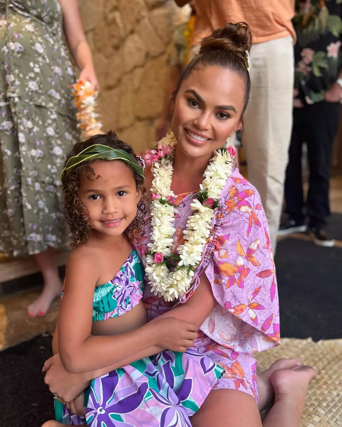 Chrissy Teigen Poses with Daughter Luna in Sweet Photo from Hawaiian Vacation: 'Best Little Girl'