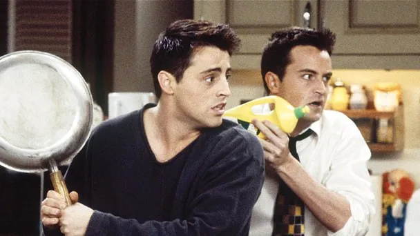 Matthew Perry and Matt LeBlanc in FRIENDS