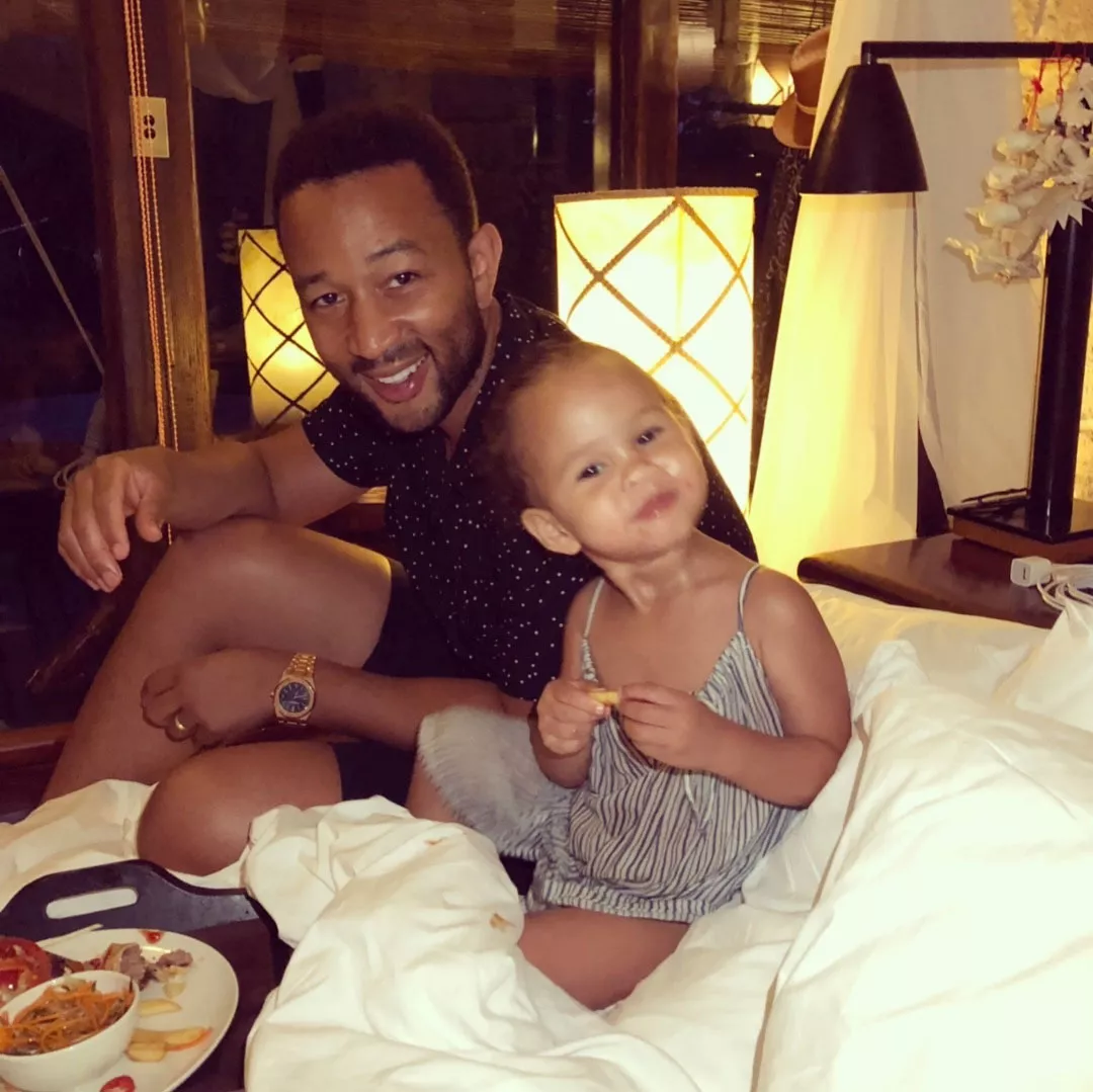 https://www.instagram.com/p/Br8G1PJh0mJ/Chrissy Teigen/InstagramJohn Legend