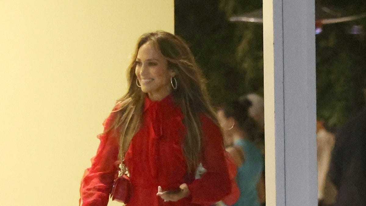 preview for Jennifer Lopez is a Fashion Icon