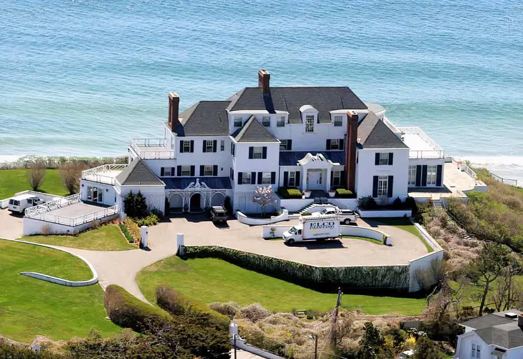 Taylor Swift's $17M home in Rhode Island shows her incredible success, as she is now a Billionaire! - News